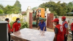 Gần 100 cán bộ, hội viên Hội Chữ thập đỏ và bộ đội giúp dân di dời nhà cửa, giải phóng mặt bằng dự án cao tốc Vạn Ninh-Cam Lộ