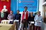 Hội Chữ thập đỏ Triệu Phong thăm hỏi và tặng quà các gia đình bị thiệt hại do bão số 4