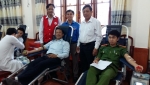 Ban Chỉ đạo vận động hiến máu tình nguyện huyện Triệu Phong động viên người tham gia hiến máu