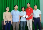 Triệu Phong: Thăm và trao tiền trợ giúp địa chỉ nhân đạo