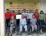 Gio Linh: Tổ chức trao tặng xe lăn cho người khuyết tật