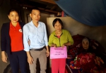 Trung Sơn: Thăm và trao tiền hỗ trợ các gia đình có hoàn cảnh khó khăn