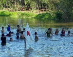 Dạy bơi miễn phí cho trẻ trong dịp hè