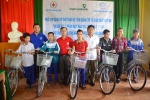 Trao tặng 65 chiếc xe đạp cho học sinh nghèo vượt khó