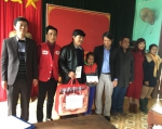 Đakrông: Công đoàn Chi cục Thuế trao tiền hỗ trợ địa chỉ nhân đạo
