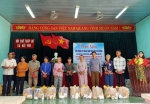 Hải Phú: Trao quà cho các gia đình có hoàn cảnh khó khăn