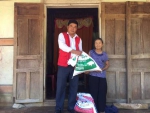 Trao hỗ trợ gạo cho gia đình có hoàn cảnh khó khăn tại địa phương