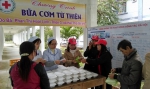 Hải Lăng: “Bữa cơm từ thiện” cho bệnh nhân nghèo