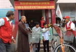 Hội Chữ thập đỏ xã Hải Xuân trao quà tết cho người nghèo