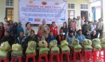 700 suất quà từ Chương trình “Thương về Miền trung” được trao cho bà con xã Ba Nang, huyện Đakrông
