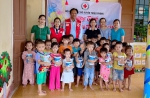Triệu Phong: Tặng sữa cho trẻ em khó khăn nhân dịp năm học mới