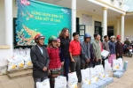 Công ty TNHH TM Carlsberg Việt Nam trao 200 suất quà tết cho bà con nghèo Hướng Hóa.