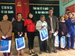 Hội Chữ thập đỏ xã Gio Quang (Gio Linh) trao quà tết cho người nghèo