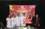 Bí thư Tỉnh ủy Nguyễn Văn Hùng tặng quà Tết cho bệnh nhân nghèo