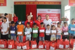 Trao 160 suất quà cho ngư dân và học sinh nghèo xã Hải An