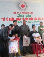 Hải Lăng: Tổ chức trao quà Tết cho 55 gia đình nghèo, nạn nhân chất độc da cam