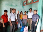 Hội Chữ thập đỏ Triệu Phong thăm, trao quà hỗ trợ cho người dân xã Triệu Trạch bị thiệt hại bởi lốc xoáy