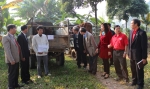Hội Chữ thập đỏ huyện Lương Sơn giao bò cho các hộ gia đình khó khăn đủ điều kiện chăn nuôi theo Chương trình "Ngân hàng bò".
