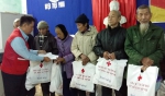 Triệu Phong: Trao 100 suất qùa tết cho người nghèo