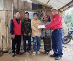 Thăm hỏi, trao hỗ trợ cho gia đình có người tử vong do lũ cuốn trôi tại xã Hướng Sơn, huyện Hướng Hóa