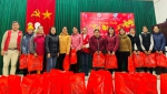 Triệu Phong: Trao 100 suất quà tết cho người nghèo xã Triệu Thành
