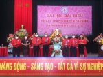 Lãnh đạo Hội CTĐ tỉnh tặng hoa chúc mừng Đại hội