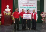 Vĩnh Linh: Trao 300 suất quà hỗ trợ của Hội Chữ thập đỏ quận Tân Phú, TP Hồ Chí Minh