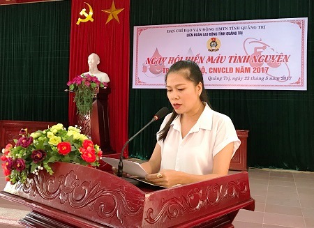 Bà Nguyễn Thị Thu Hà - Phó Chủ tịch LĐLĐ tỉnh phát biểu khai mạc Ngày Hội hiến máu tình nguyện