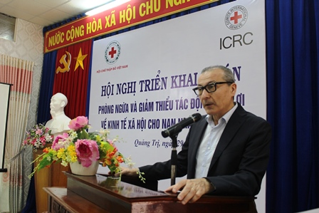 Ông Jani - Trưởng đại diện Ủy ban quốc tế Chữ thập đỏ phát biểu tại hội nghị