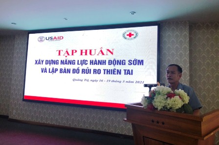 Ông Nguyễn Đình Chiến, Chủ tịch, trưởng Ban quản lý dự án tỉnh Hội Quảng Trị phát biểu khai mạc khóa học