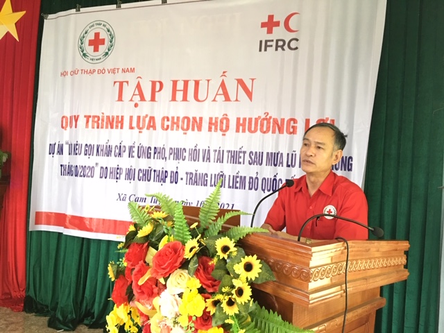 Ông Nguyễn Đình Chiến - Chủ tịch Hội Chữ thập đỏ tỉnh phát biểu tại lớp tập huấn
