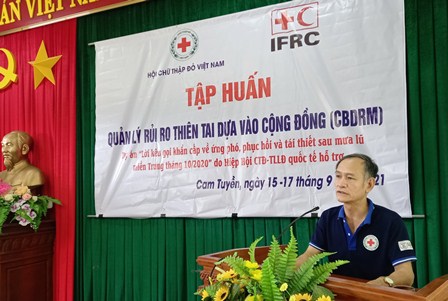 Ông Nguyễn Đình Chiến, Chủ tịch Hội CTĐ tỉnh, khai mạc khóa học tại xã Cam Tuyền